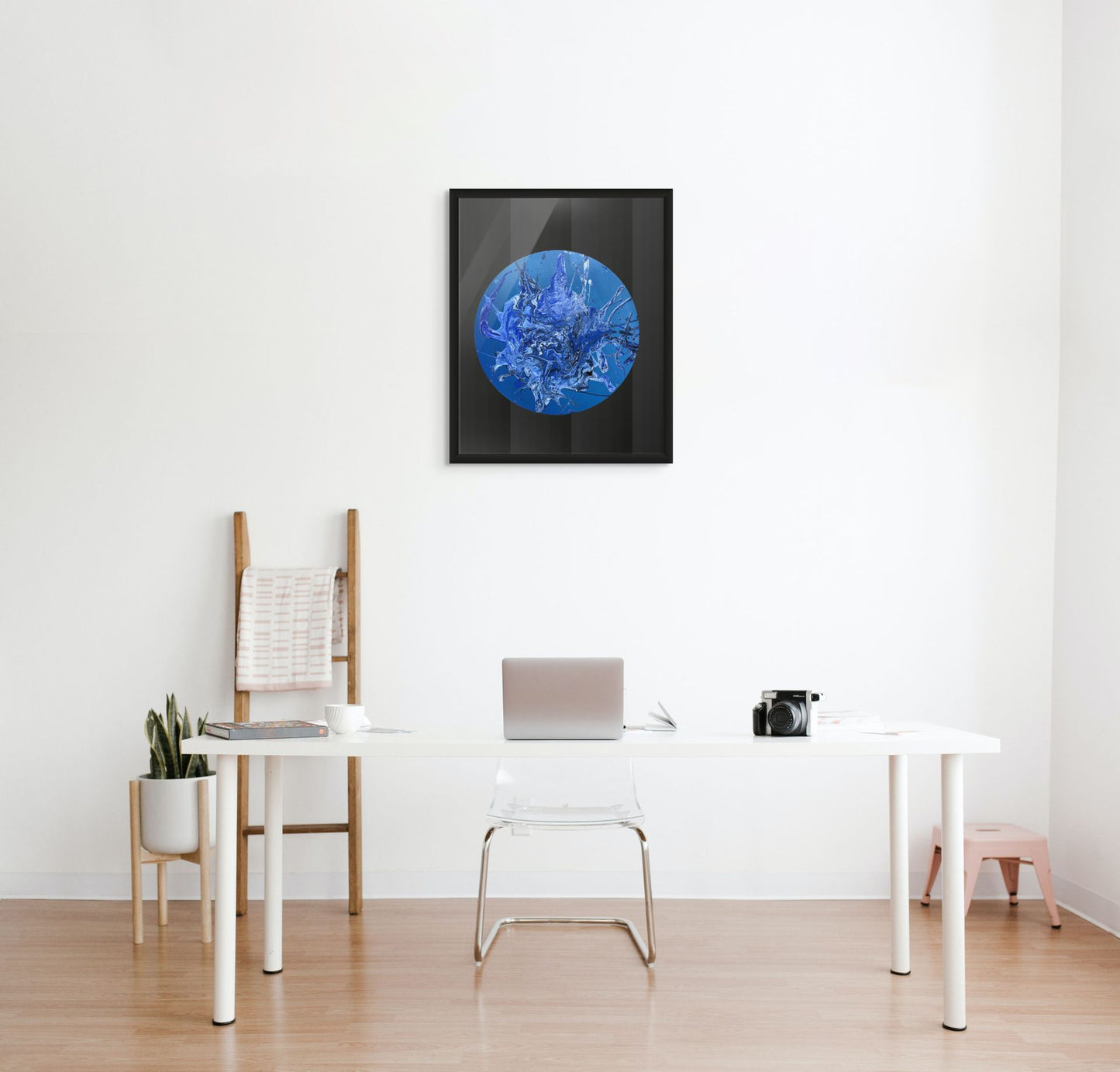 Mavi Patlama - Yuvarlak El Yapımı Soyut Akrilik Tablo 33 cm - Modern Duvar Sanatı