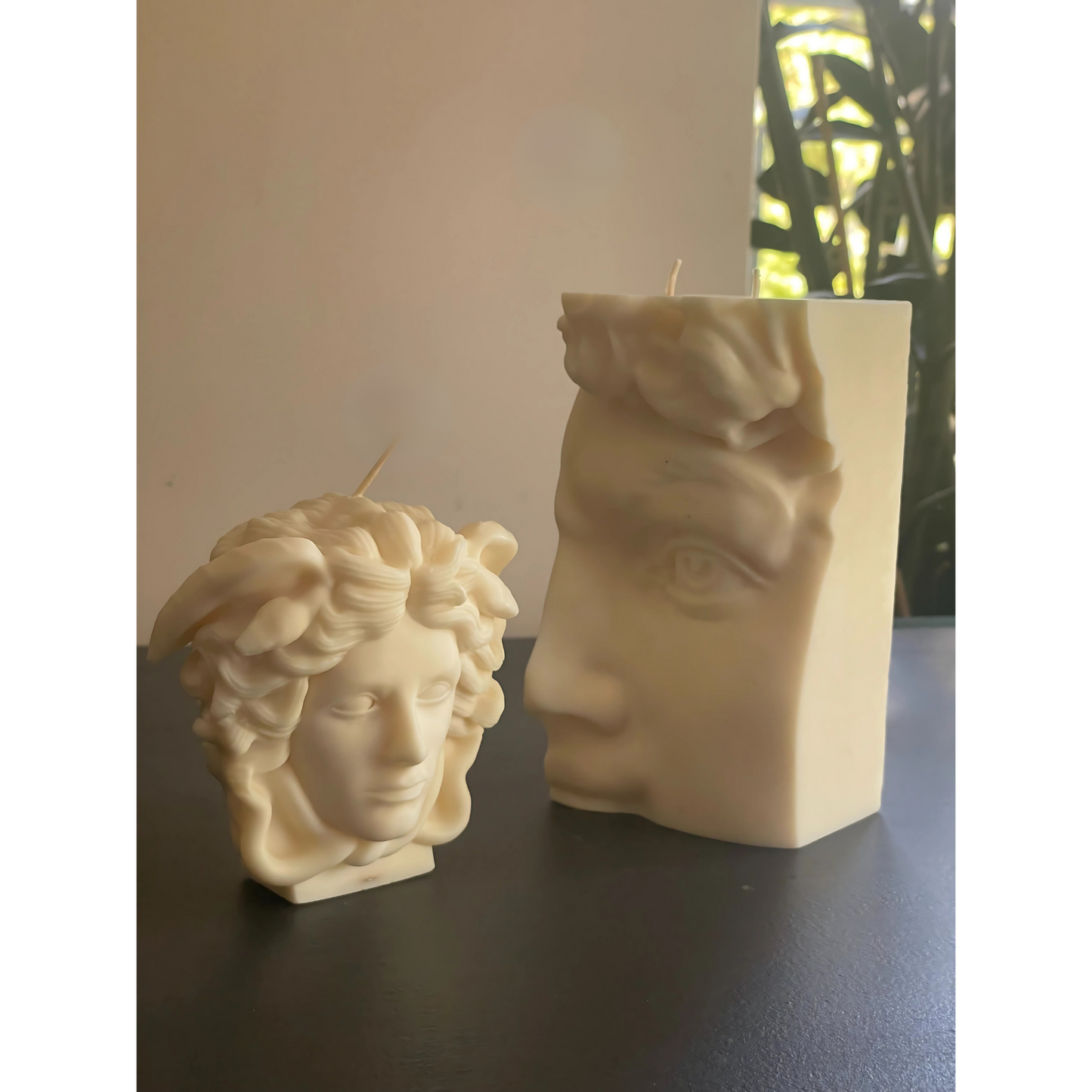 Medusa & David İkili Set – Dekoratif Heykel Mum Koleksiyonu (El Yapımı, Soya)