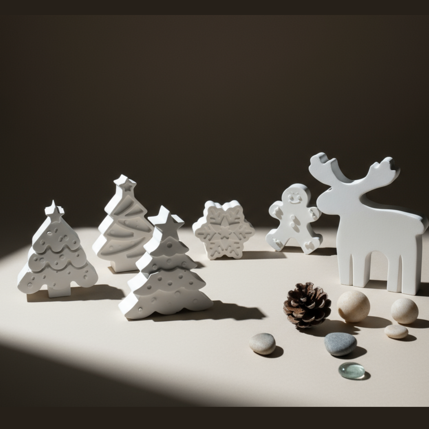 Atelier — Yılbaşı 3D Figür Seti – 3’lü Taş Tozu Dekor | Ren Geyiği, Çam Ağacı, Kar Tanesi