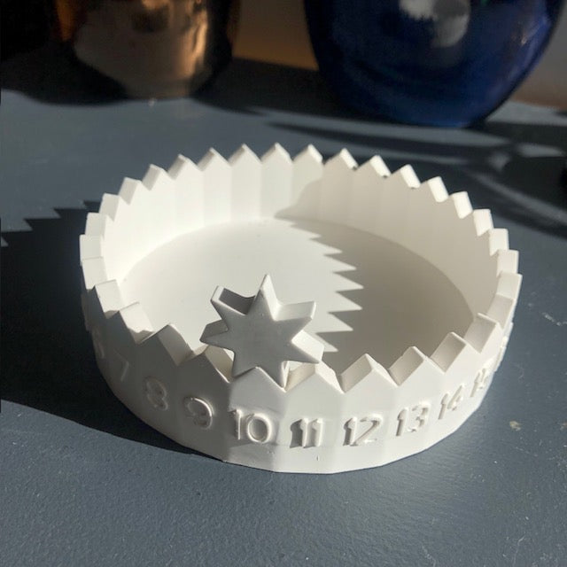 Atelier — Yılbaşı Geri Sayım Takvimli Yuvarlak Tepsi-Mumluk-Obje