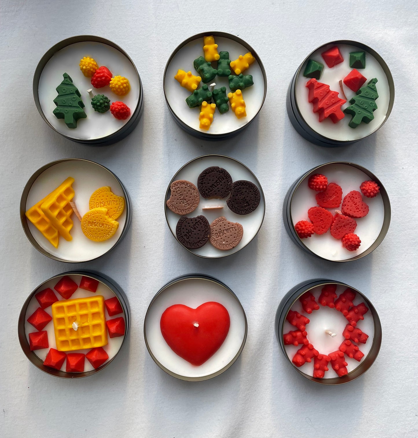 Renkli Mum Figür  Süslemeli Metal Kapaklı Kutulu Mumlar