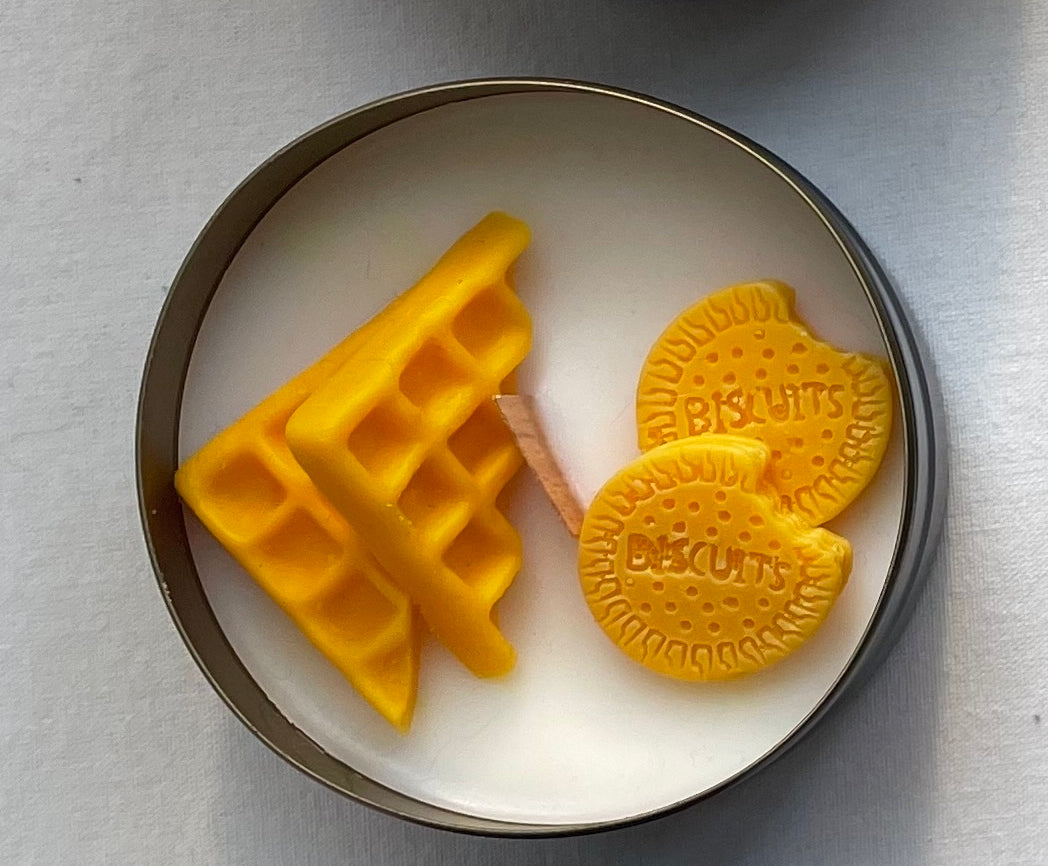 Renkli Mum Figür  Süslemeli Metal Kapaklı Kutulu Mumlar