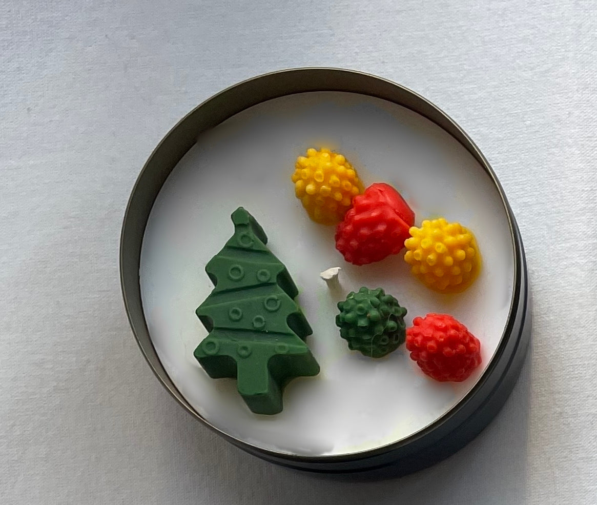 Renkli Mum Figür  Süslemeli Metal Kapaklı Kutulu Mumlar